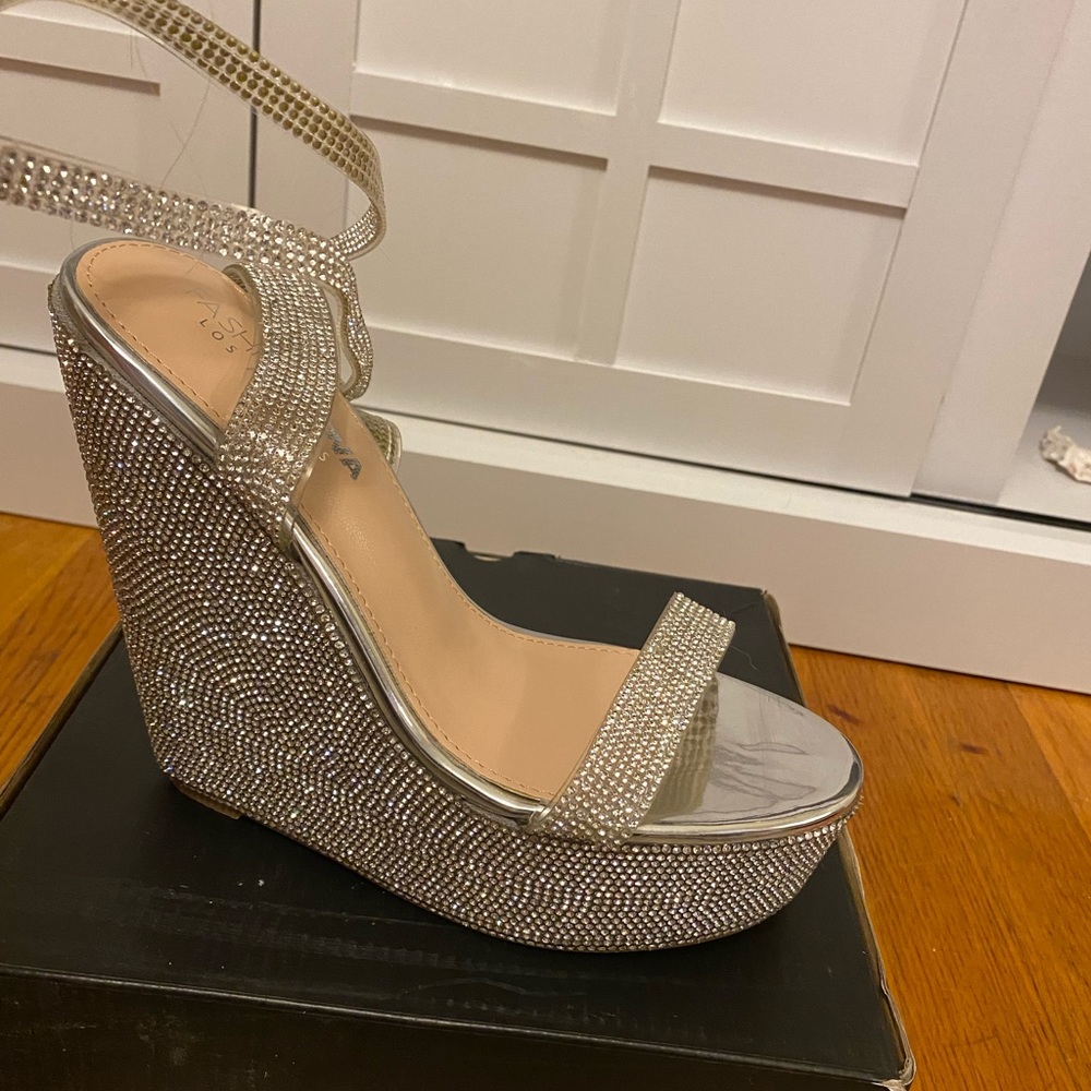 Fashion nova diamond wedge